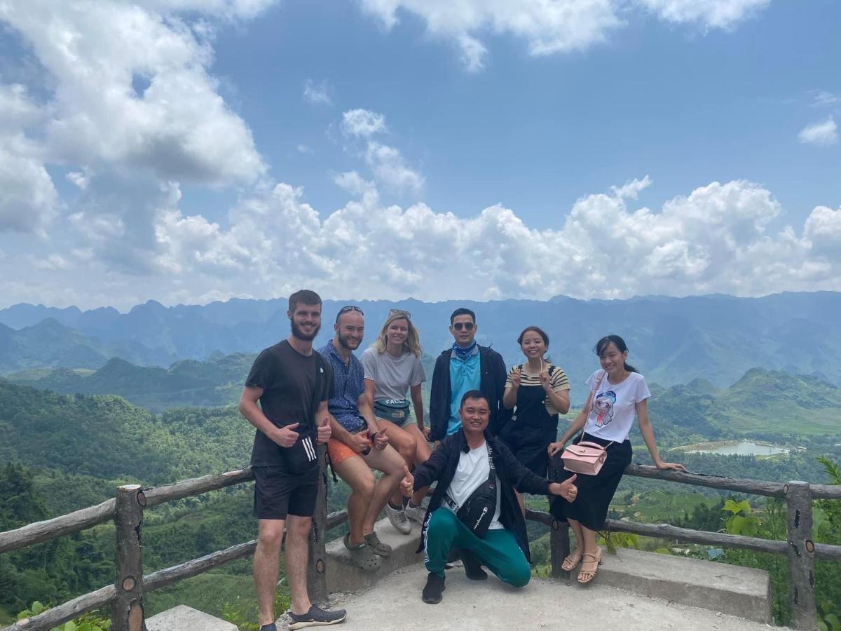 Ha Giang Safari Hostel & Motorbikes Екстер'єр фото
