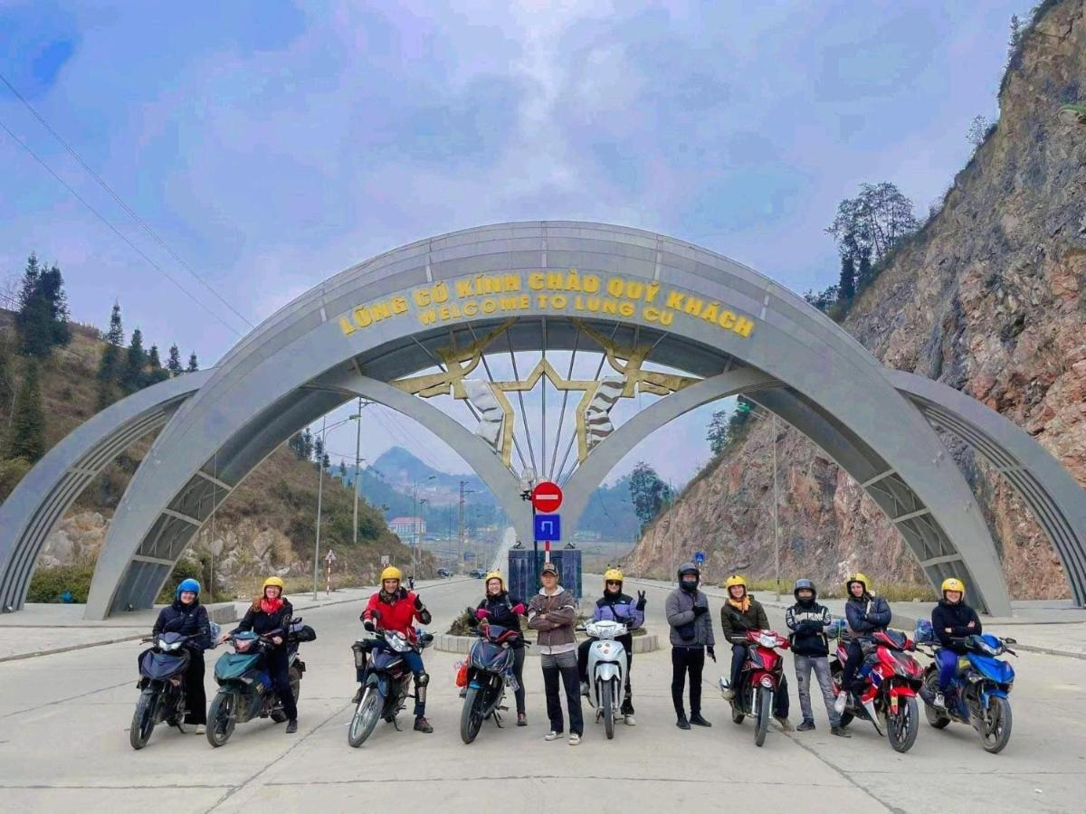 Ha Giang Safari Hostel & Motorbikes Екстер'єр фото