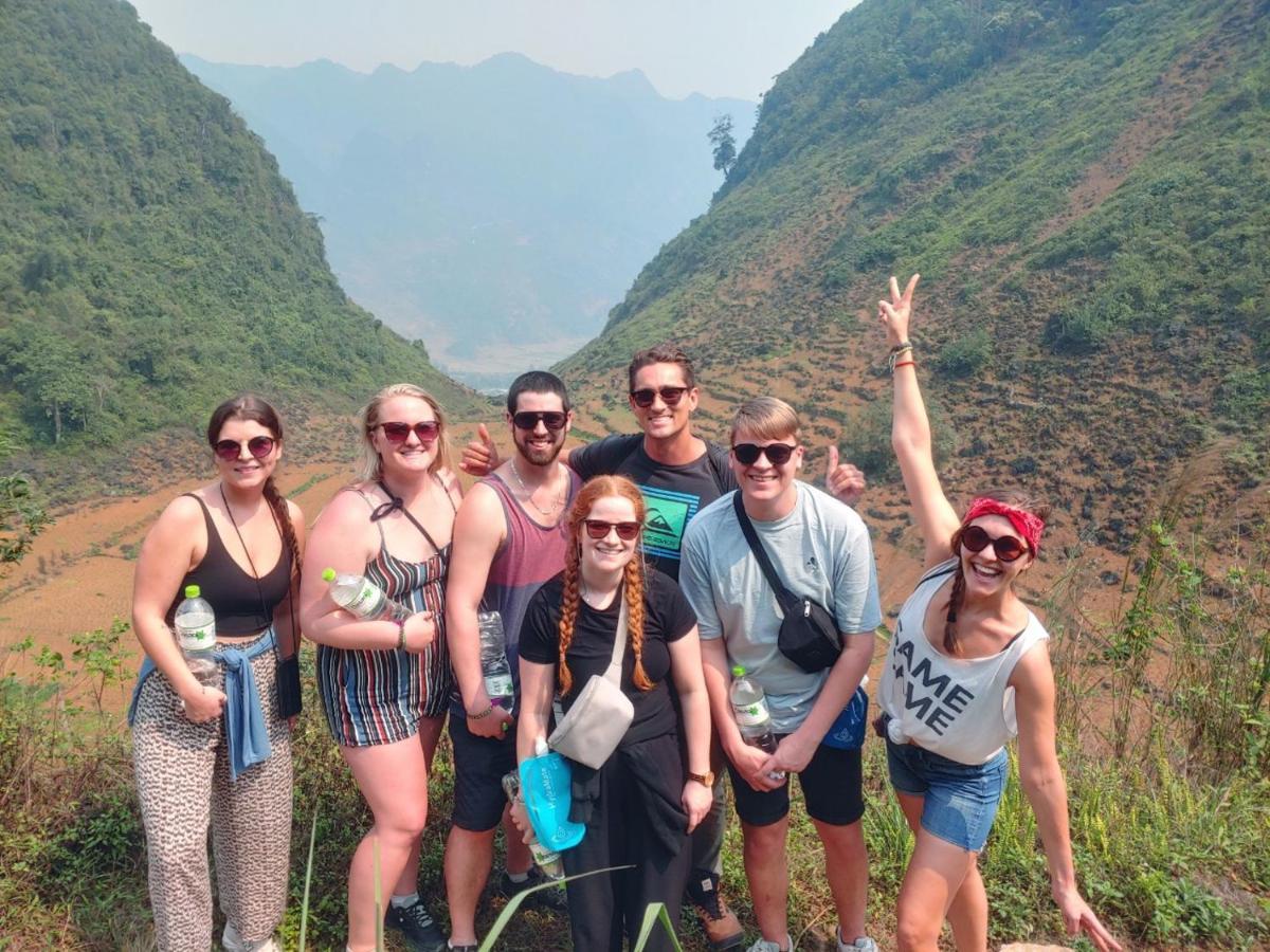 Ha Giang Safari Hostel & Motorbikes Екстер'єр фото