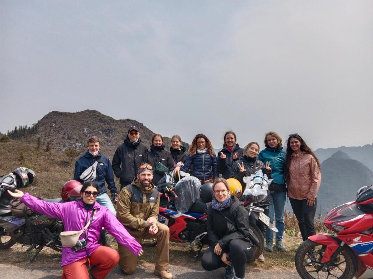 Ha Giang Safari Hostel & Motorbikes Екстер'єр фото