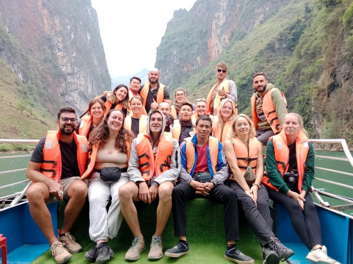 Ha Giang Safari Hostel & Motorbikes Екстер'єр фото
