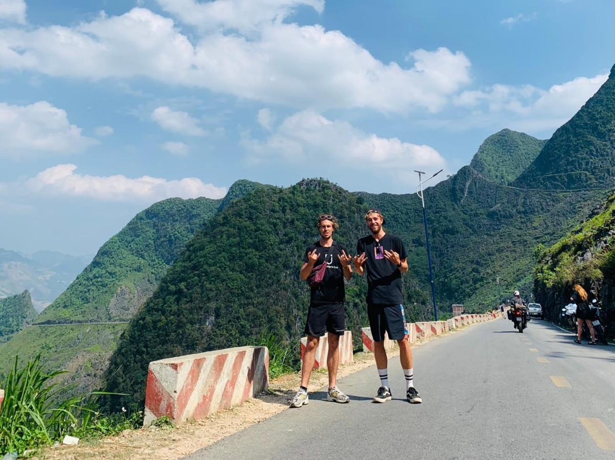 Ha Giang Safari Hostel & Motorbikes Екстер'єр фото