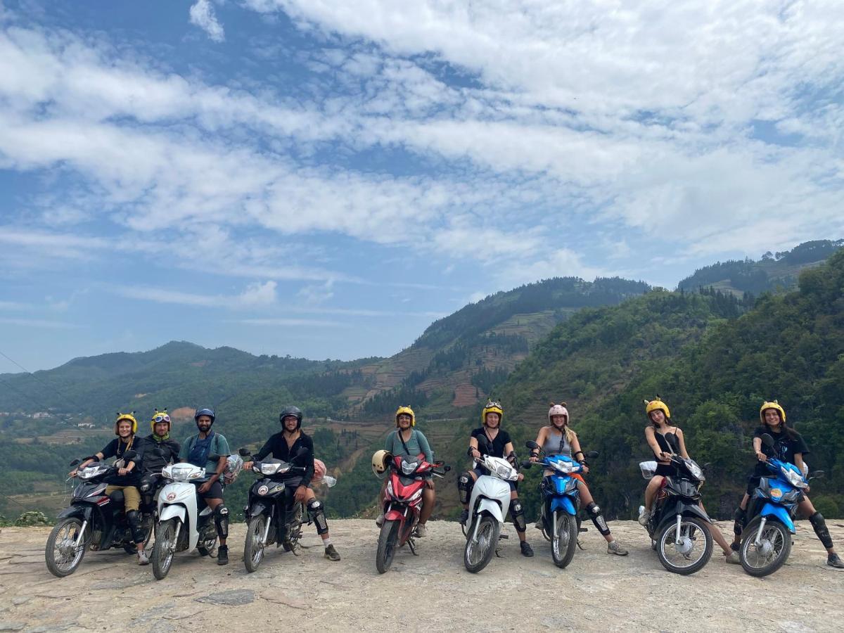 Ha Giang Safari Hostel & Motorbikes Екстер'єр фото