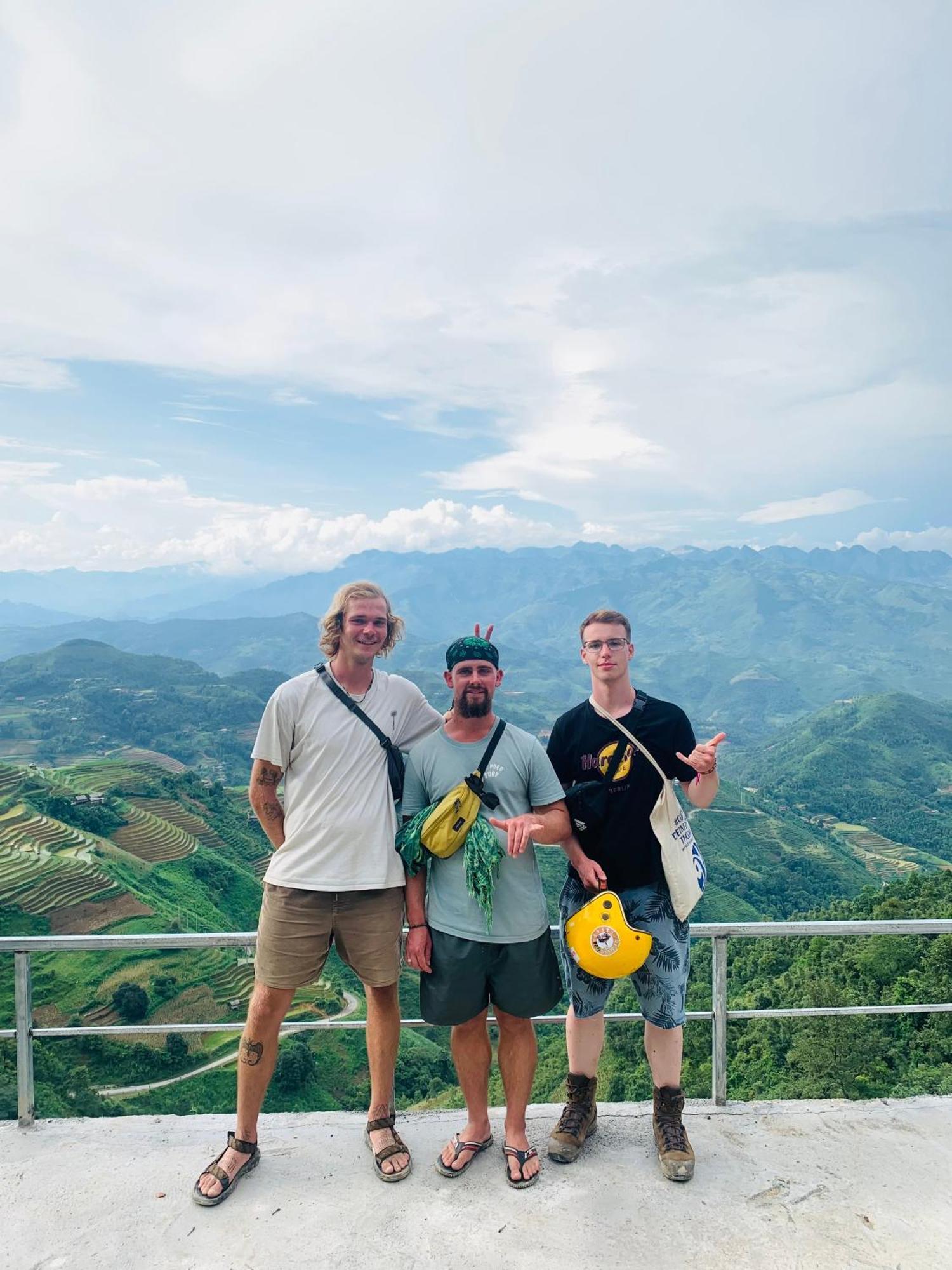 Ha Giang Safari Hostel & Motorbikes Екстер'єр фото