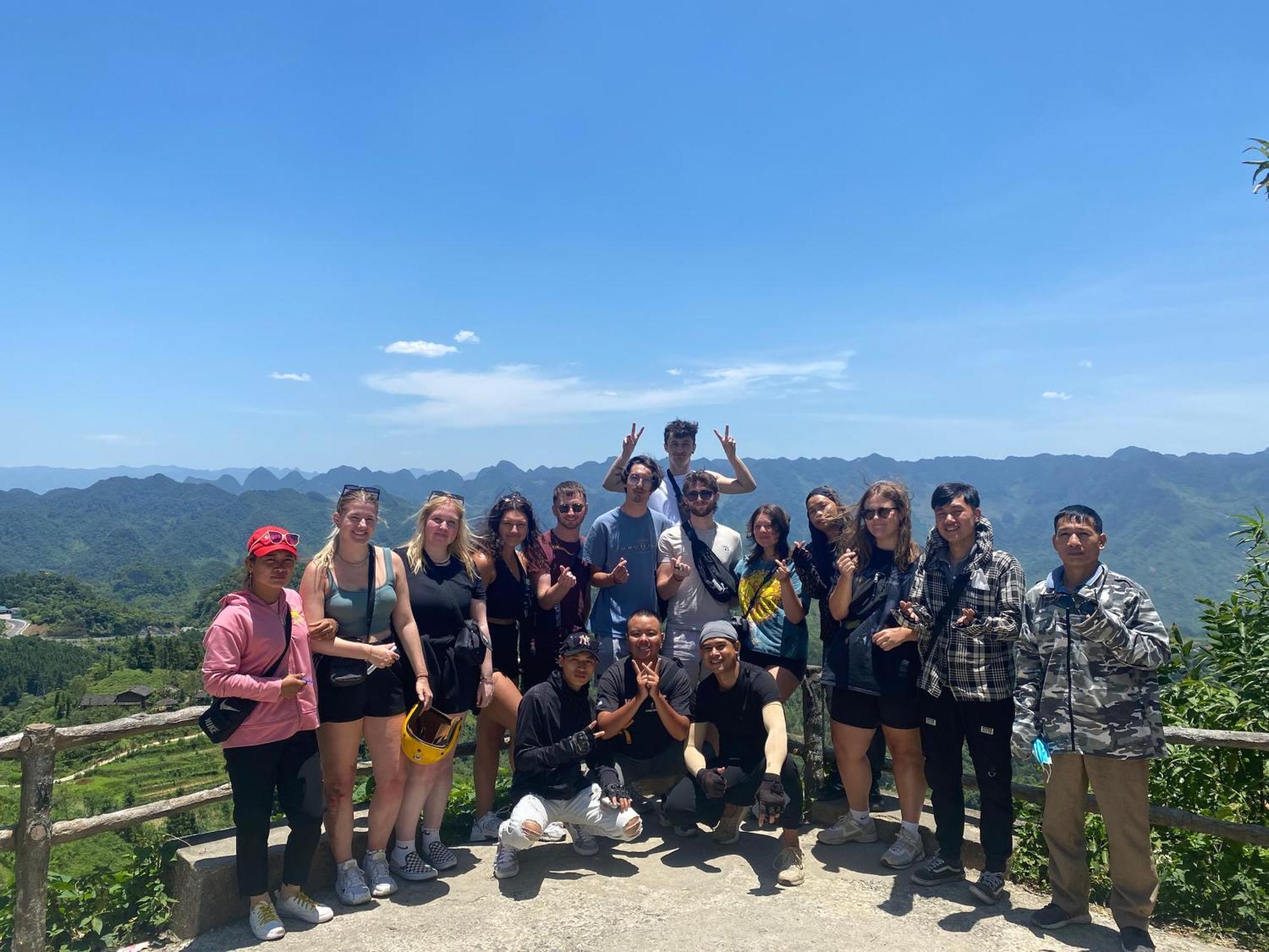 Ha Giang Safari Hostel & Motorbikes Екстер'єр фото