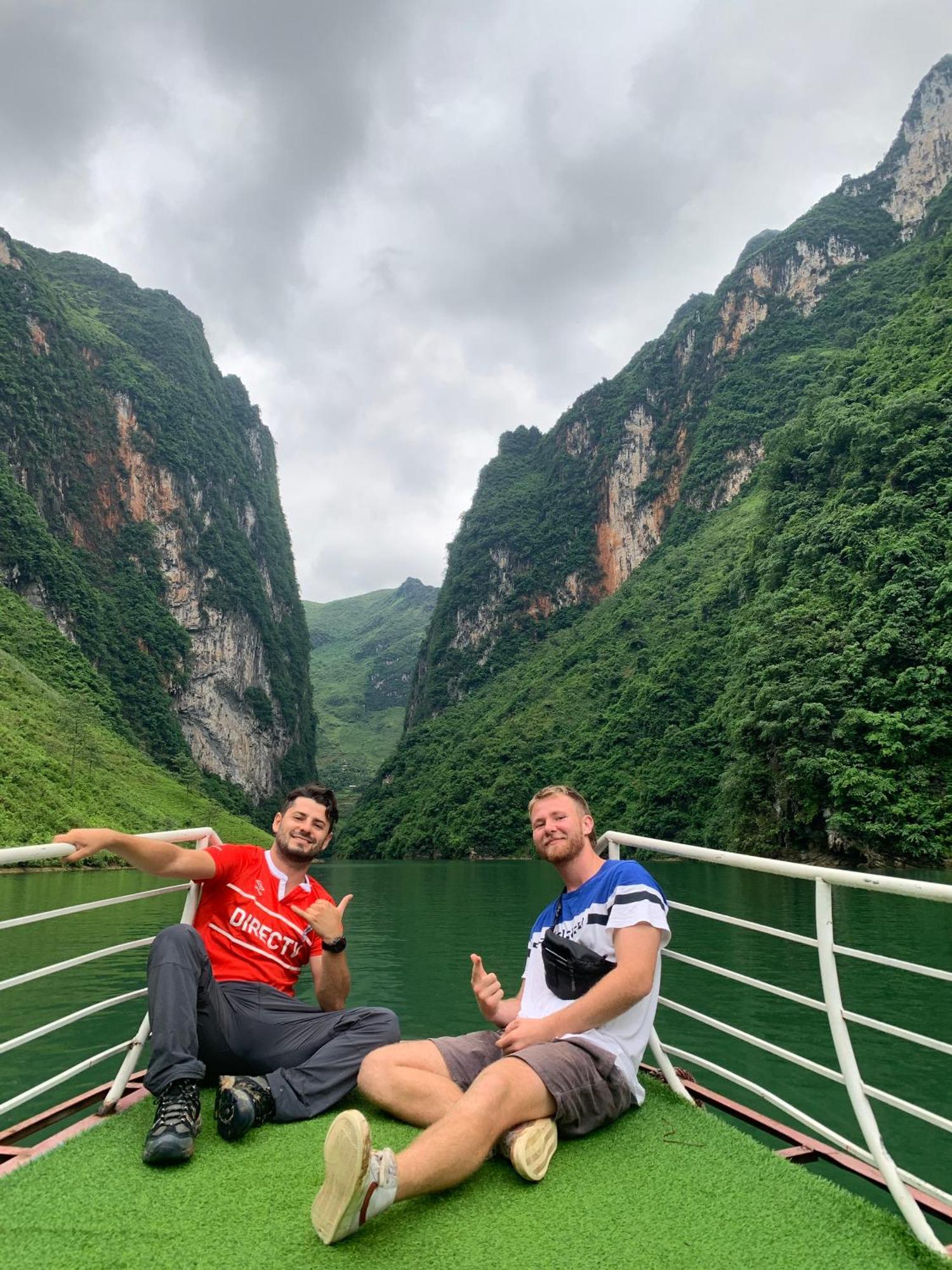 Ha Giang Safari Hostel & Motorbikes Екстер'єр фото