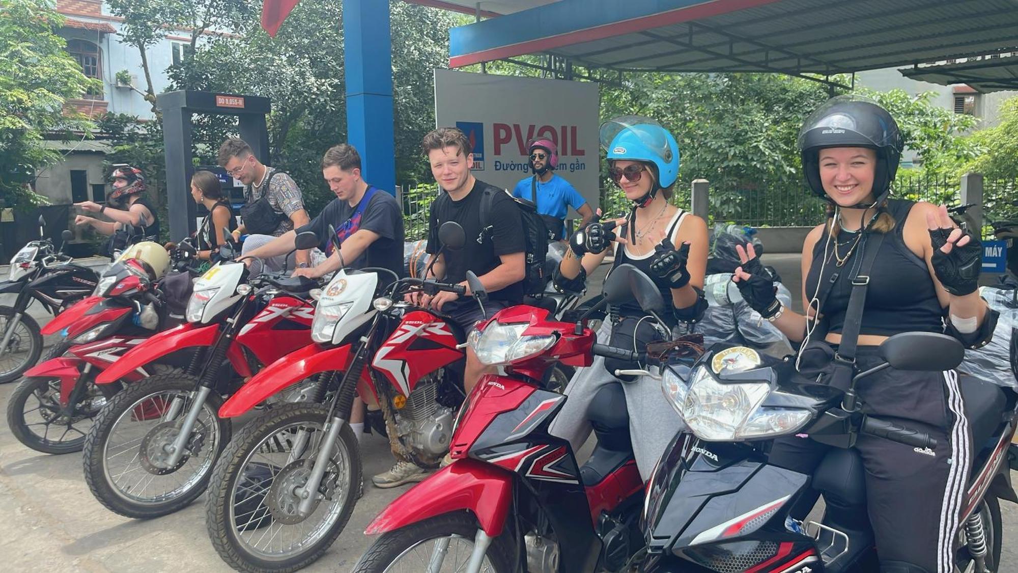 Ha Giang Safari Hostel & Motorbikes Екстер'єр фото