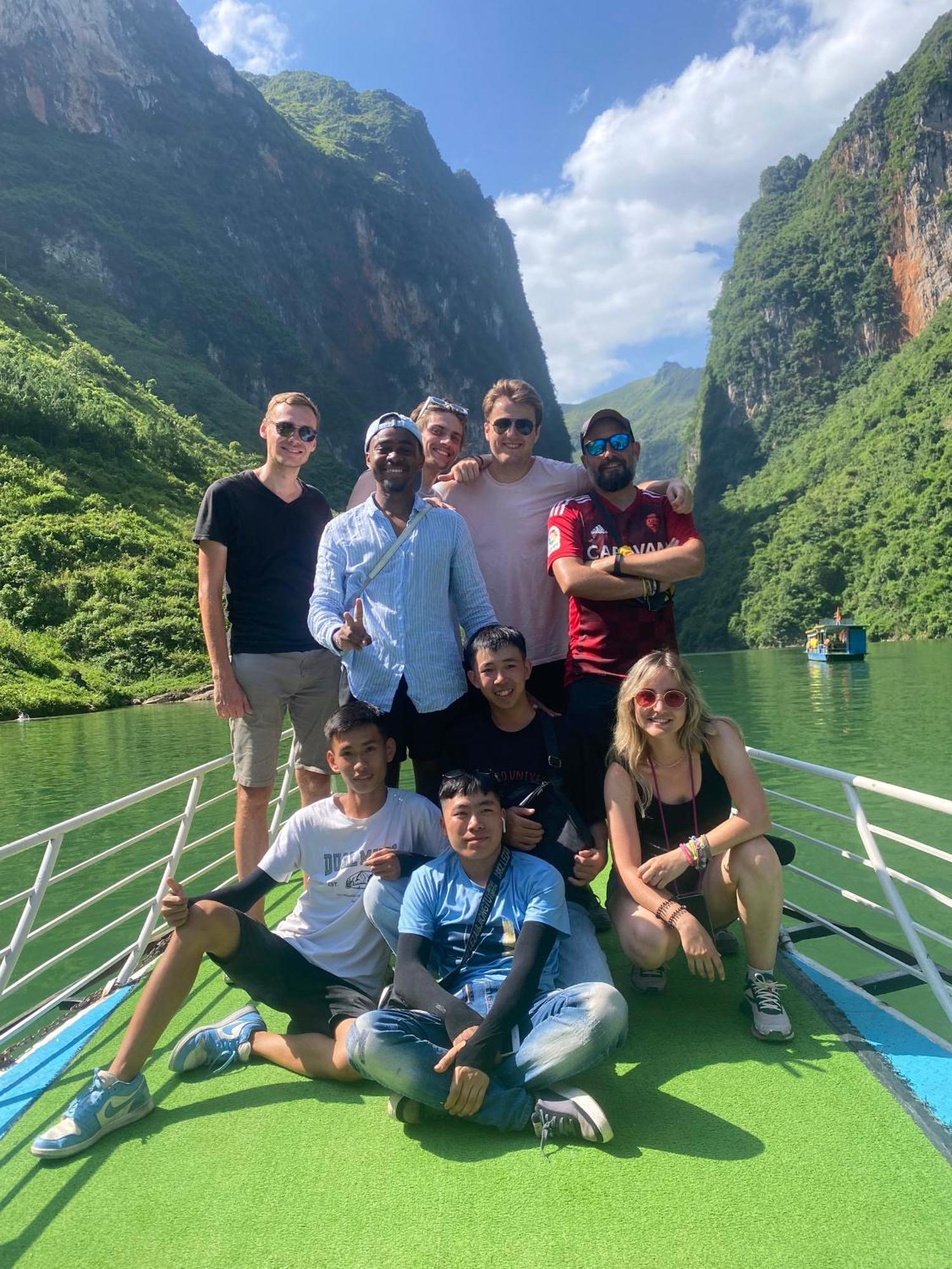 Ha Giang Safari Hostel & Motorbikes Екстер'єр фото