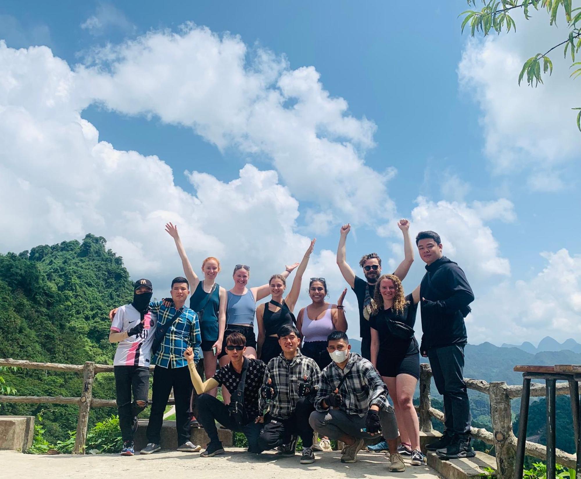 Ha Giang Safari Hostel & Motorbikes Екстер'єр фото