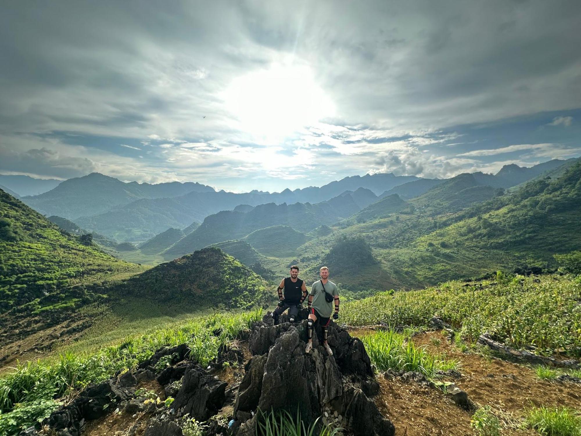 Ha Giang Safari Hostel & Motorbikes Екстер'єр фото