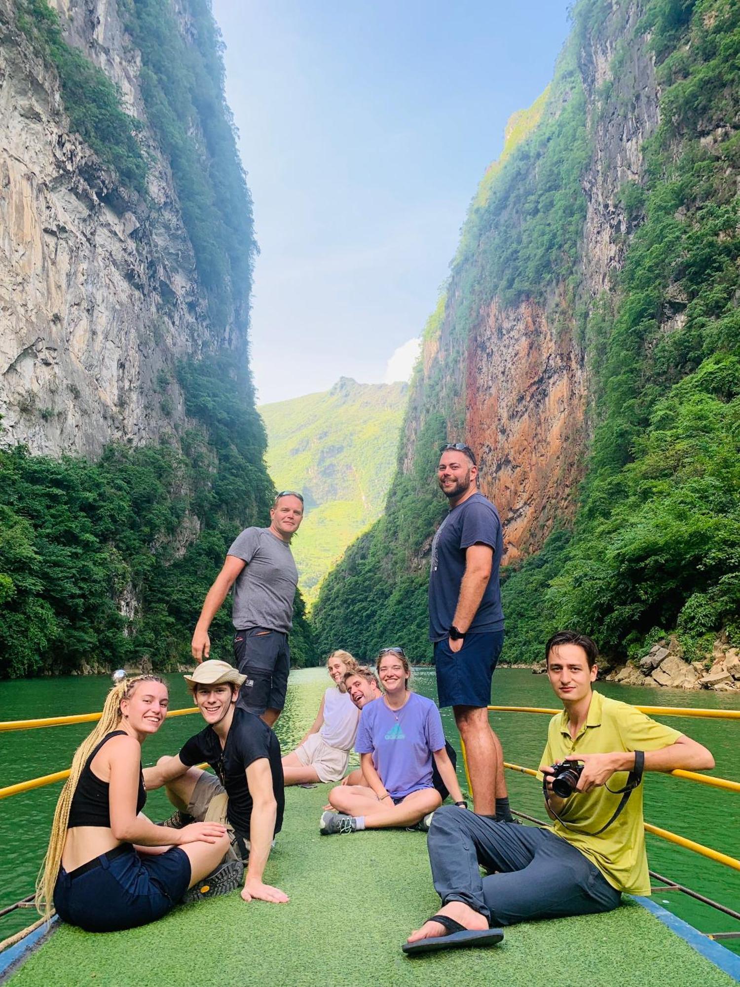 Ha Giang Safari Hostel & Motorbikes Екстер'єр фото