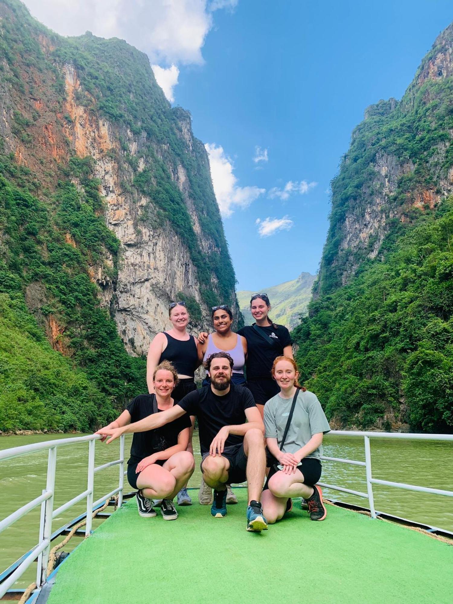 Ha Giang Safari Hostel & Motorbikes Екстер'єр фото