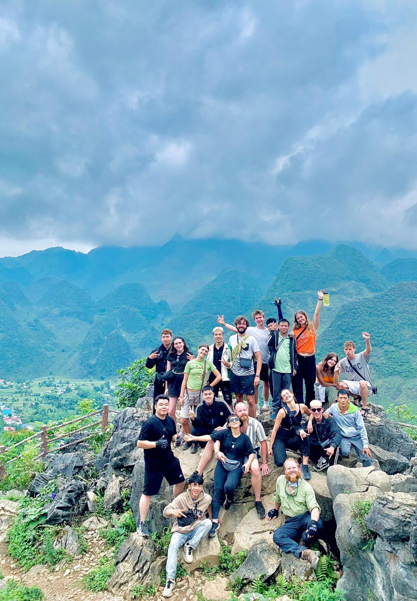 Ha Giang Safari Hostel & Motorbikes Екстер'єр фото
