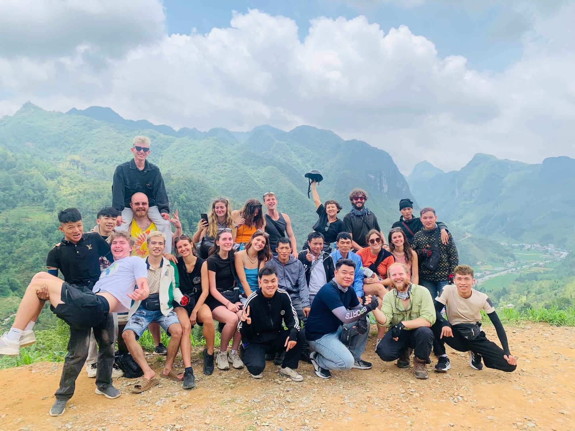 Ha Giang Safari Hostel & Motorbikes Екстер'єр фото
